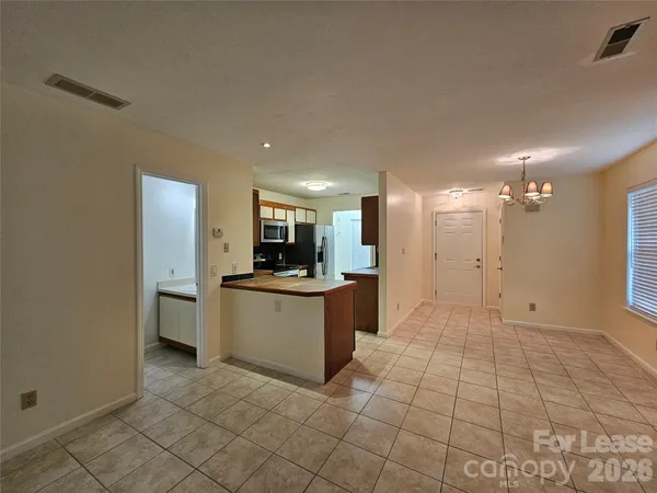 $1,900 | 802 Selwyn Oaks Court, Charlotte, NC 28209