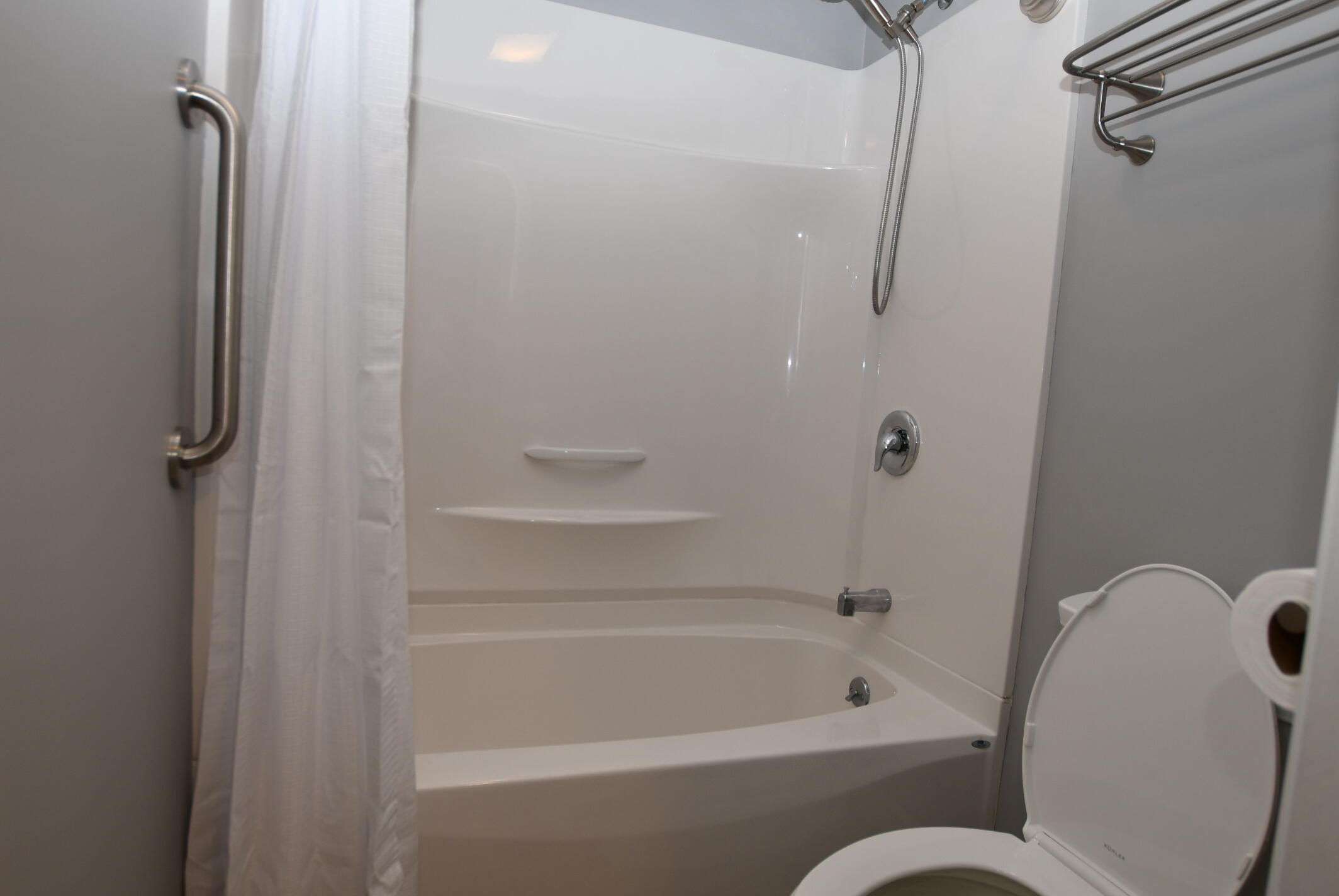 952 Post Road, Unit 7 Wells, ME 04090 - Photo 17 of 35 tub view
