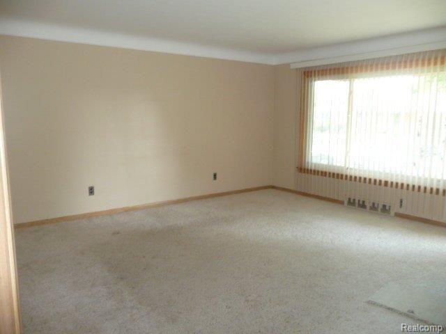 8544 Dale Center Line, MI 48015 - Photo 4 of 10 5.jpg