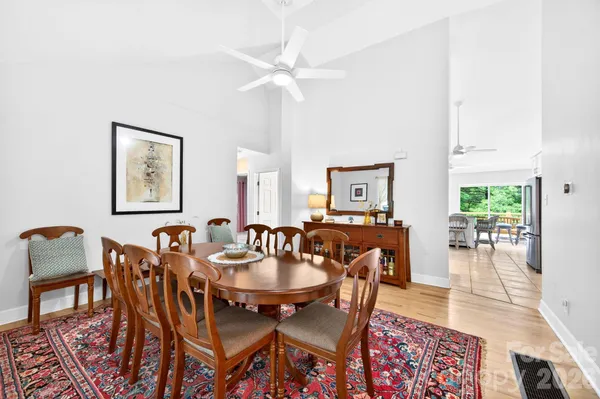 $1,100,000 | 153 SkyView Circle, Asheville, NC 28804
