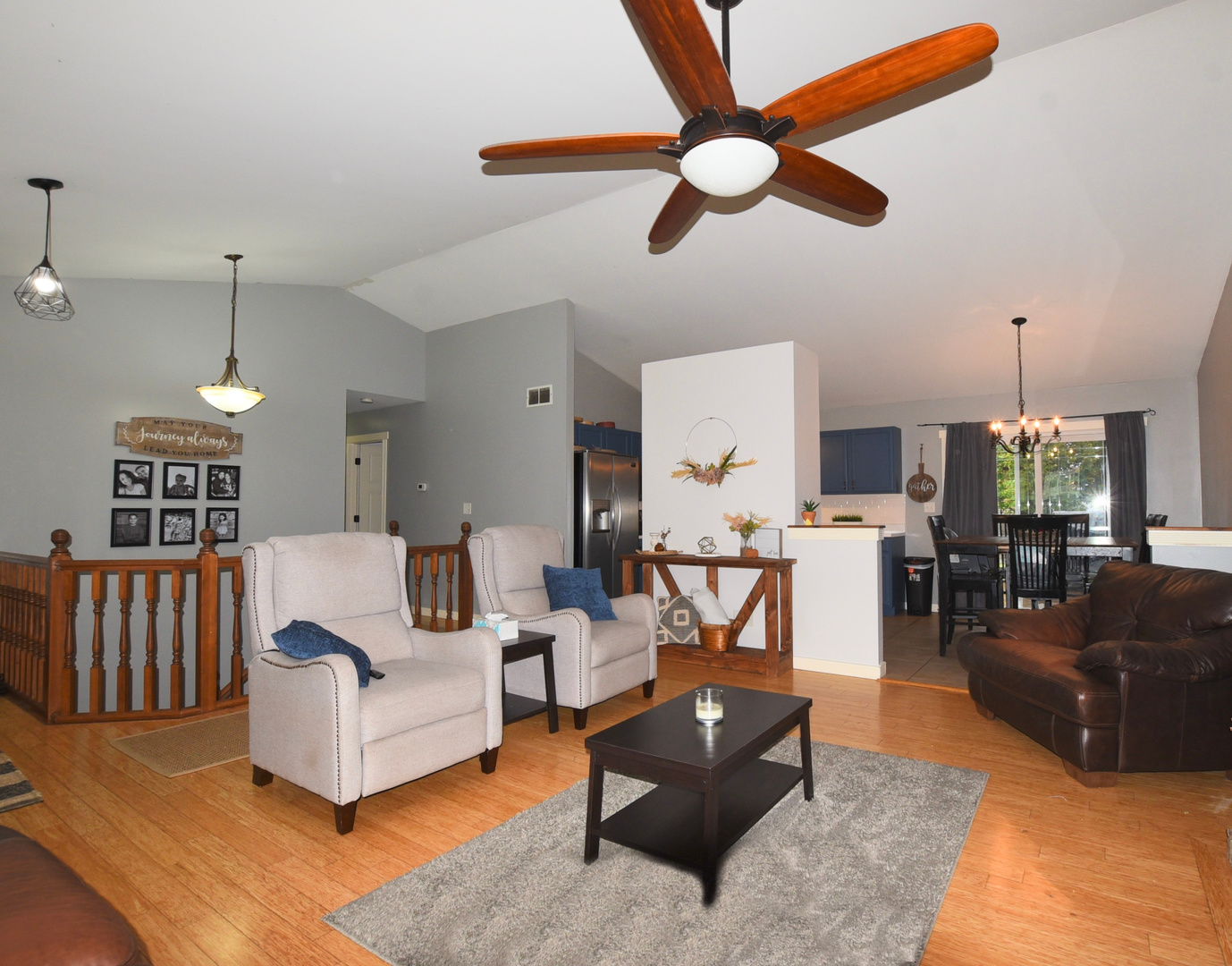 1011 Cardinal Drive Zion, IL 60099 - Photo 4 of 23 a living room with furniture