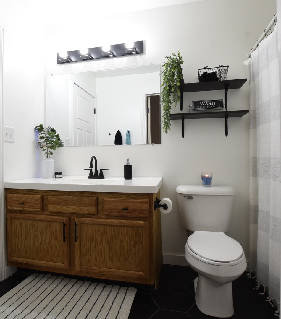1011 Cardinal Drive Zion, IL 60099 - Photo 10 of 23 a bathroom with a toilet sink and mirror