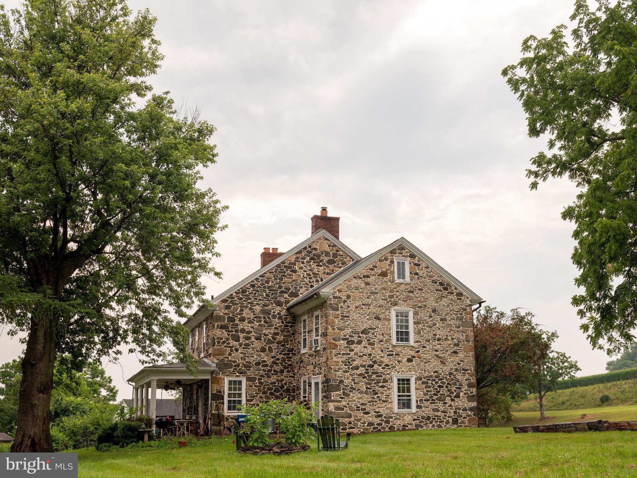 944 Providence Road Newtown Square, PA 19073 - Photo 4 of 20 a large building with a trees in the background