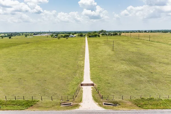 $3,538,400 | 1230 FM 155, Weimar, TX 78962