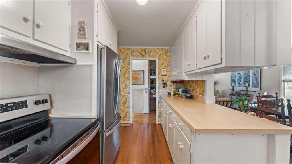 8 Lakemoore Drive Northeast Rome, GA 30161 - Photo 9 of 44 a kitchen with a stove and a refrigerator