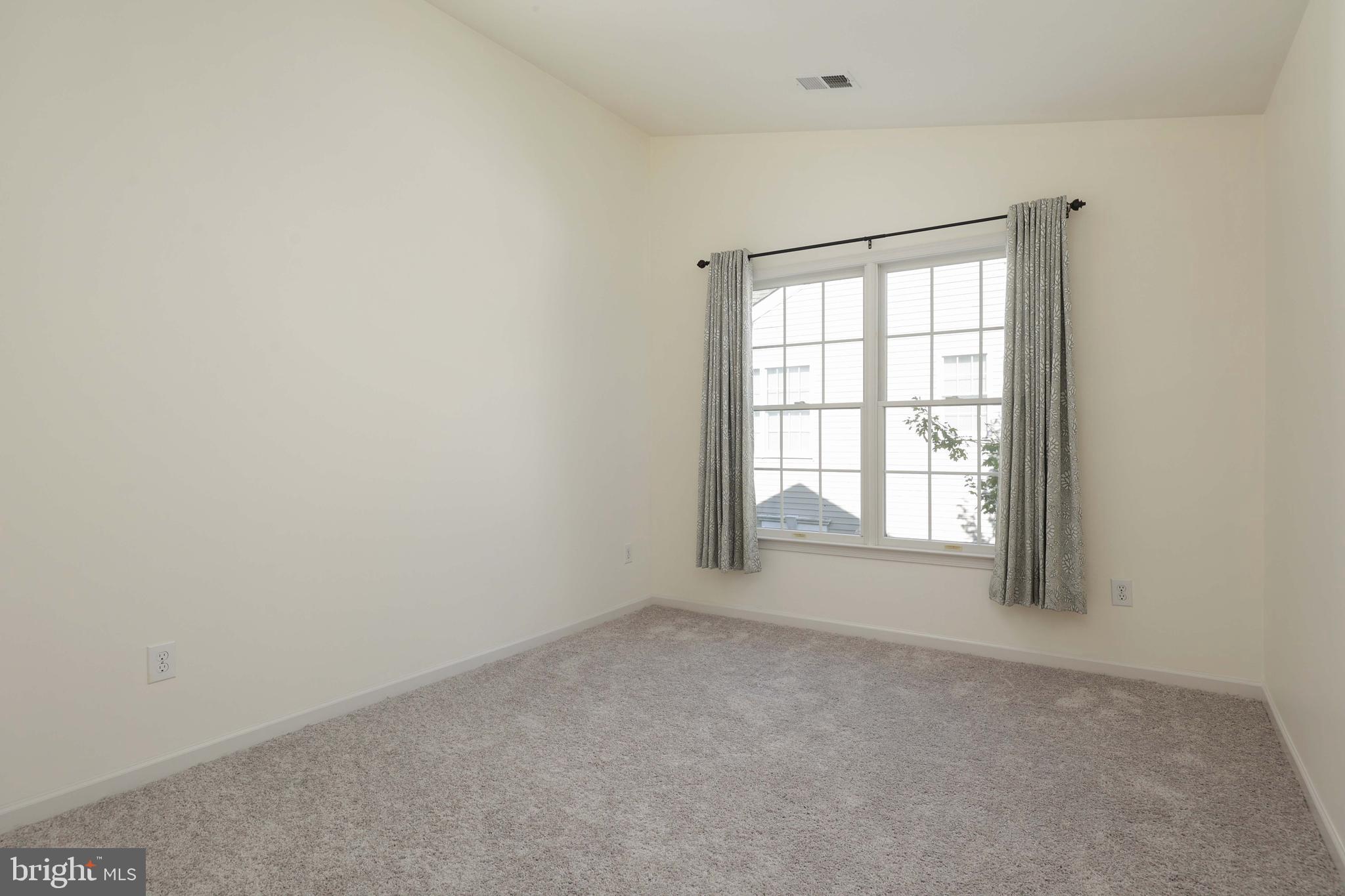 11 Wedgewood Court Princeton, NJ 08540 - Photo 25 of 40 an empty room with a window