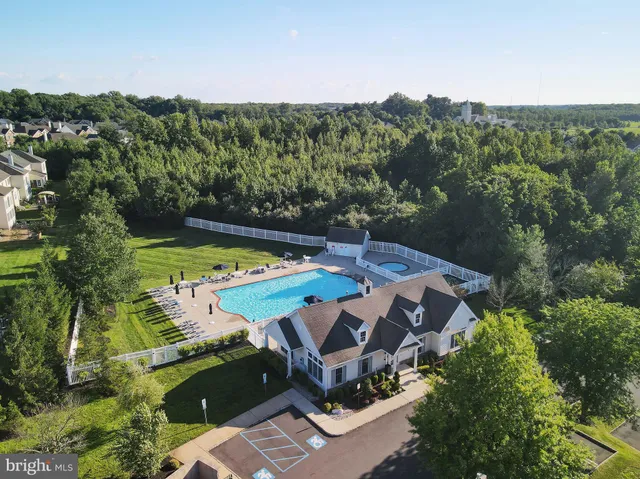 a view of a yard with plants