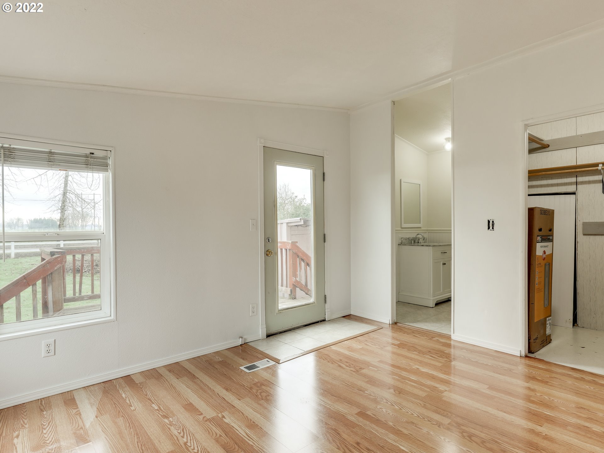 8489 South Gribble Road Canby, OR 97013 - Photo 24 of 32 a view of an empty room and window