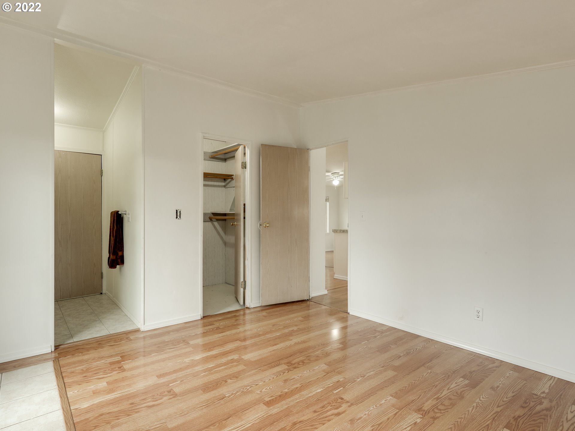 8489 South Gribble Road Canby, OR 97013 - Photo 25 of 32 a view of an empty room with wooden floor and a bathroom