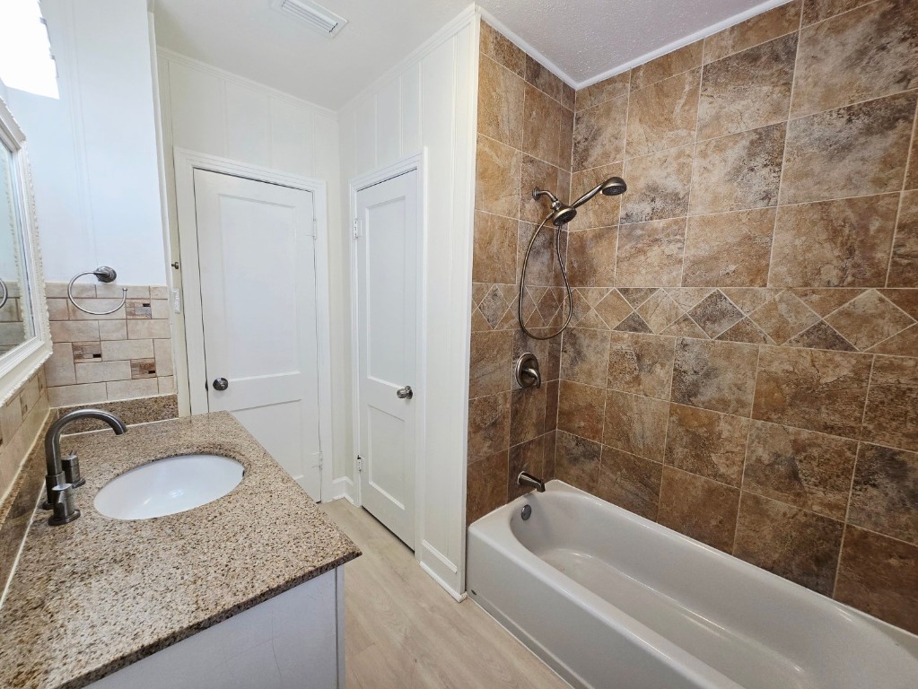 1300 Brazos Street Rosenberg, TX 77471 - Photo 12 of 22 Guest bath