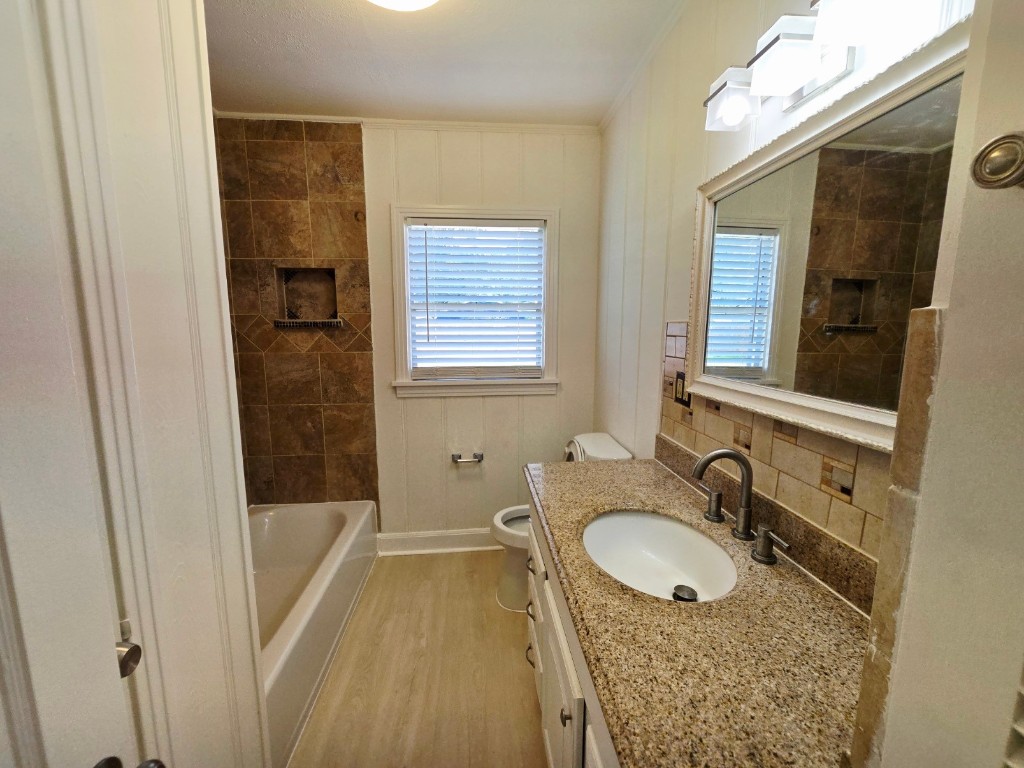 1300 Brazos Street Rosenberg, TX 77471 - Photo 13 of 22 Guest full bath