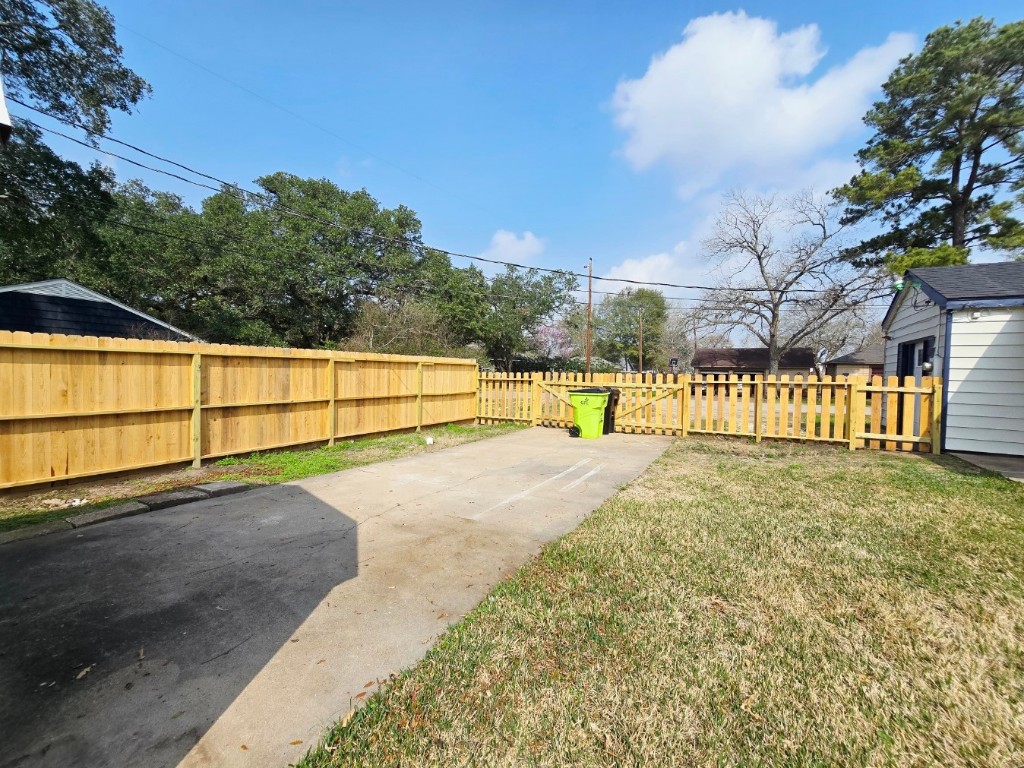 1300 Brazos Street Rosenberg, TX 77471 - Photo 21 of 22 Fully new fence