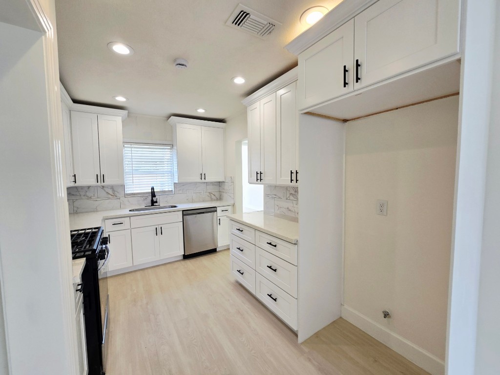 1300 Brazos Street Rosenberg, TX 77471 - Photo 5 of 22 Kitchen