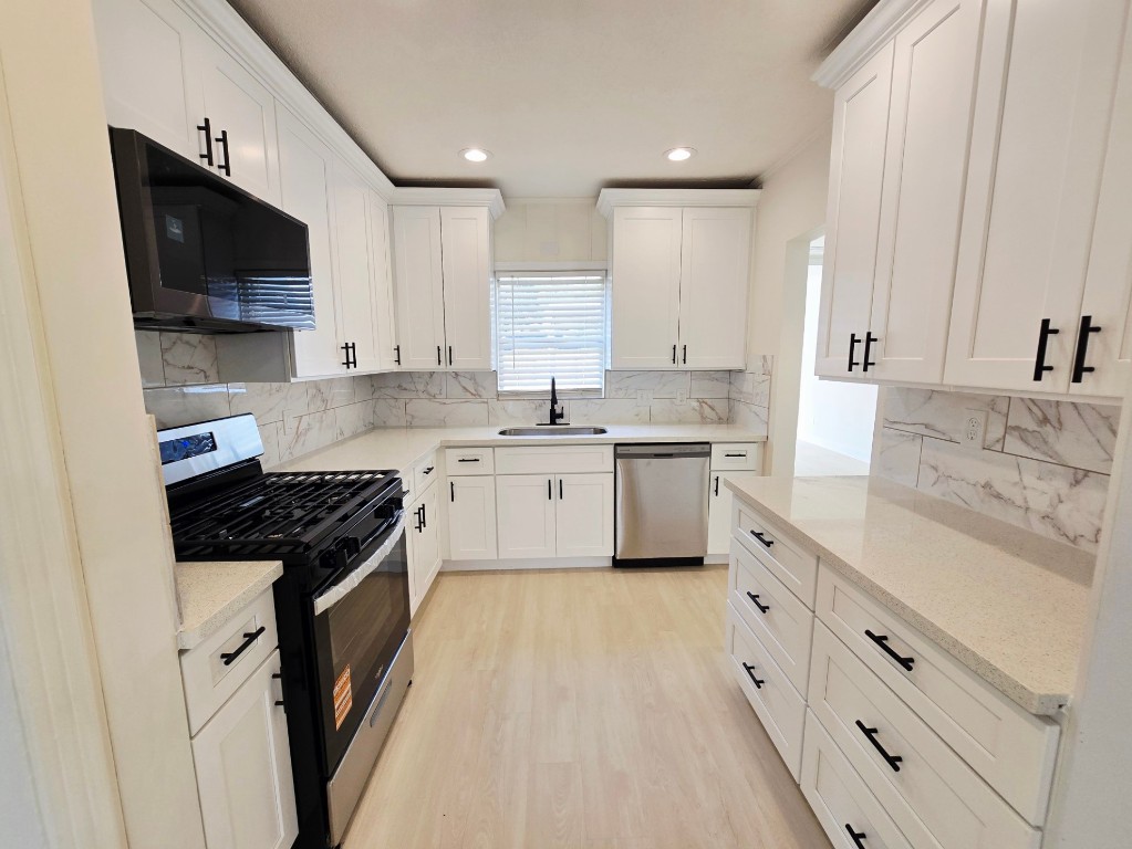 1300 Brazos Street Rosenberg, TX 77471 - Photo 7 of 22 Kitchen