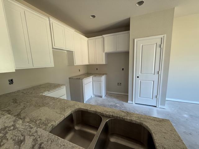 1203 Anthony Street Gainesville, TX 76240 - Photo 4 of 24 a kitchen with granite countertop a sink and a stove
