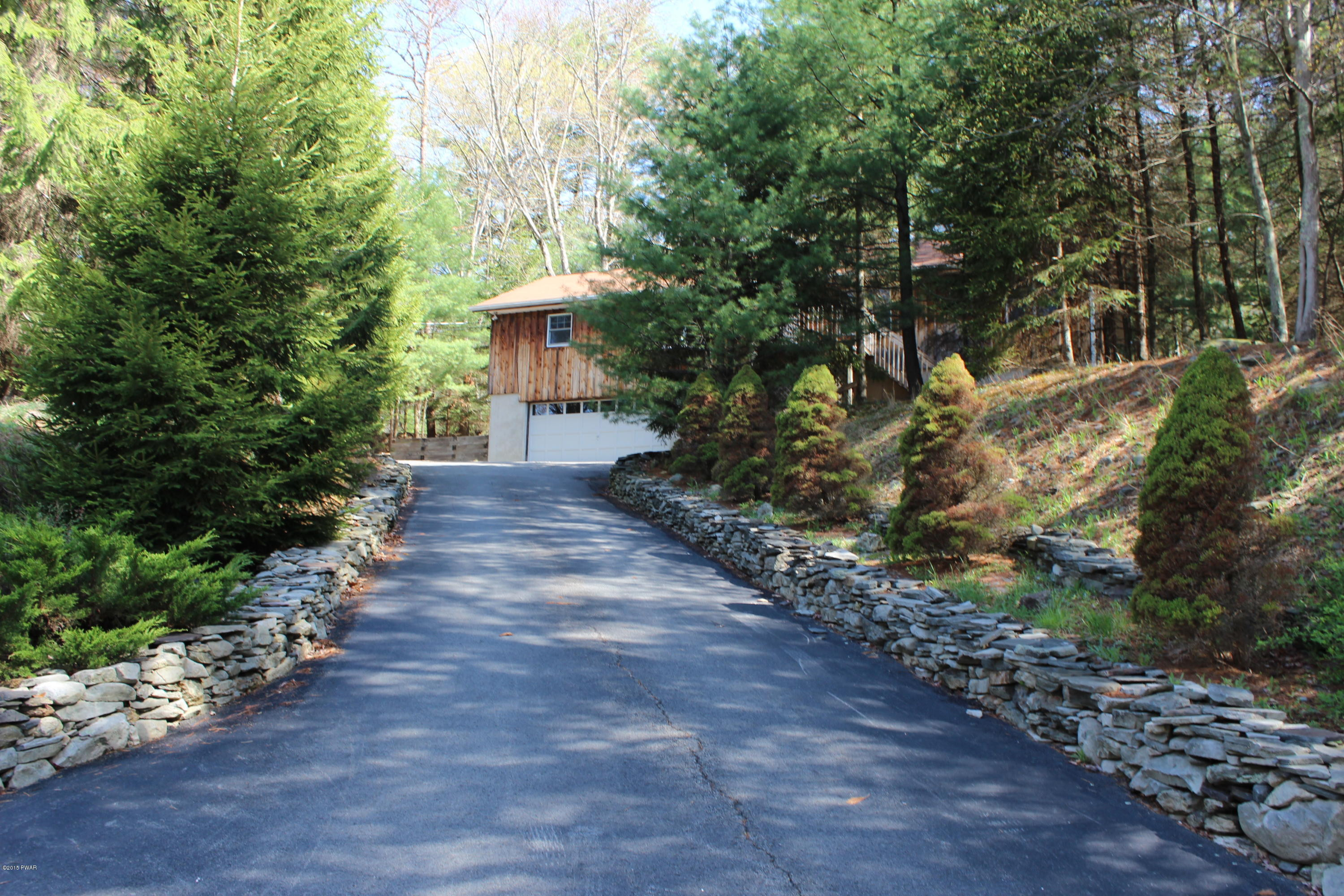 742 Raymondskill Road Milford, PA 18337 - Photo 9 of 26