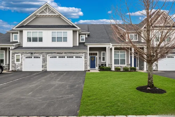 $899,000 | 86 Wavell Avenue, Yaphank, NY 11980