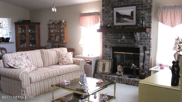 5338 Fort Caroline Road Jacksonville, FL 32277 - Photo 3 of 13 Living Room