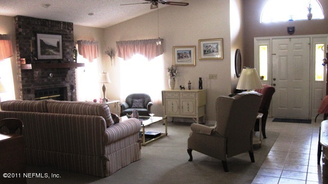 5338 Fort Caroline Road Jacksonville, FL 32277 - Photo 4 of 13 Living Area