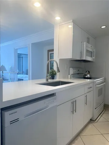 $3,100 | 1717 North Bayshore Drive, Unit A3852, Miami, FL 33132
