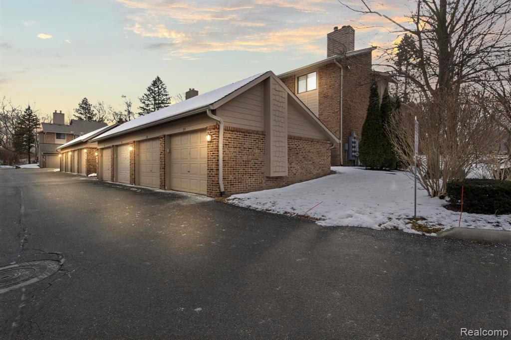 11863 Sycamore Road Plymouth, MI 48170 - Photo 1 of 31