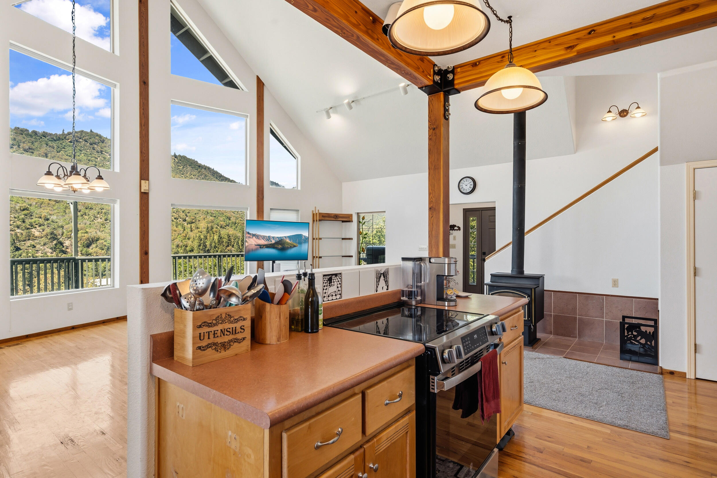 1050 Humbug Creek Road Jacksonville, OR 97530 - Photo 13 of 53