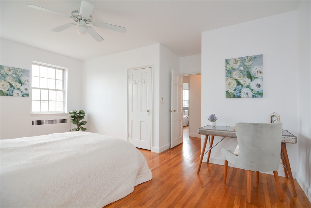 40 Browne Street, Unit 5 Brookline, MA 02446 - Photo 25 of 39 a bedroom with a bed and a table