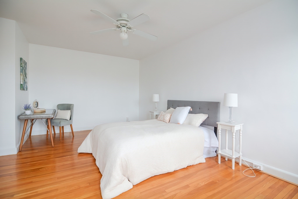 40 Browne Street, Unit 5 Brookline, MA 02446 - Photo 27 of 39 a bedroom with a bed and a table