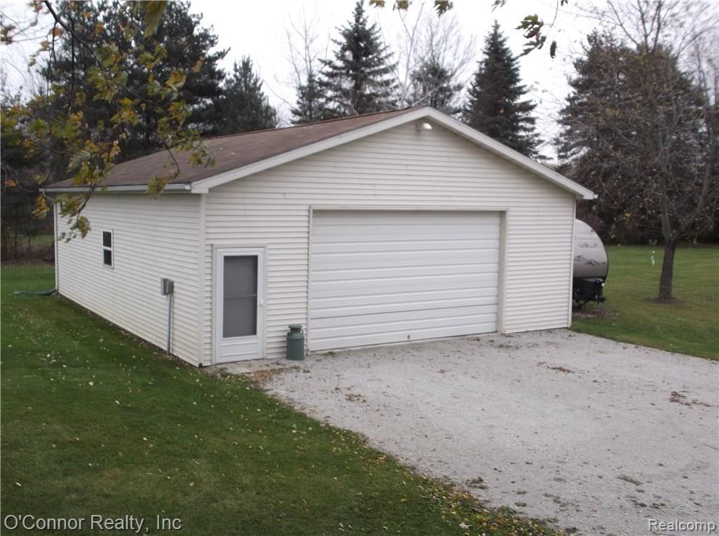 9934 Bryce Road Avoca, MI 48006 - Photo 4 of 12 DSCF1025.JPG