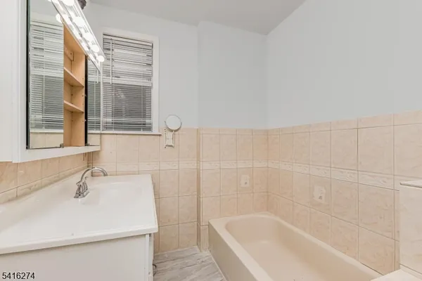 $3,450 | 57 Clinton Place, Unit 2, East Rutherford, NJ 07073