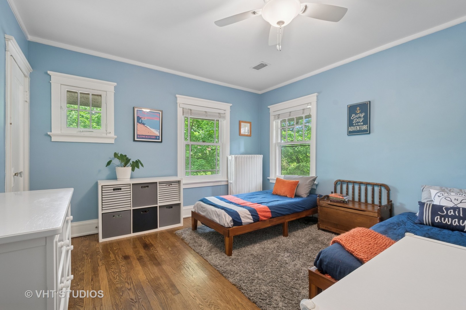 868 Sheridan Road Evanston, IL 60202 - Photo 23 of 39 a living room with furniture and windows