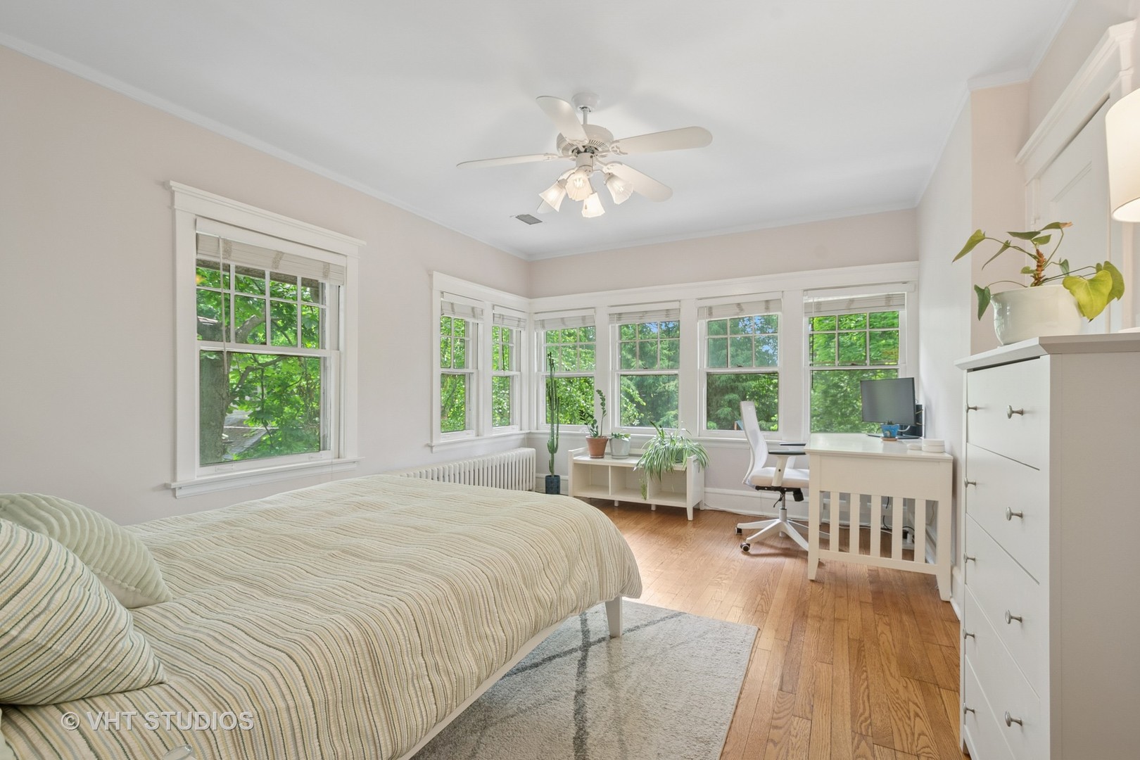 868 Sheridan Road Evanston, IL 60202 - Photo 24 of 39 a spacious bedroom with a large bed and a window