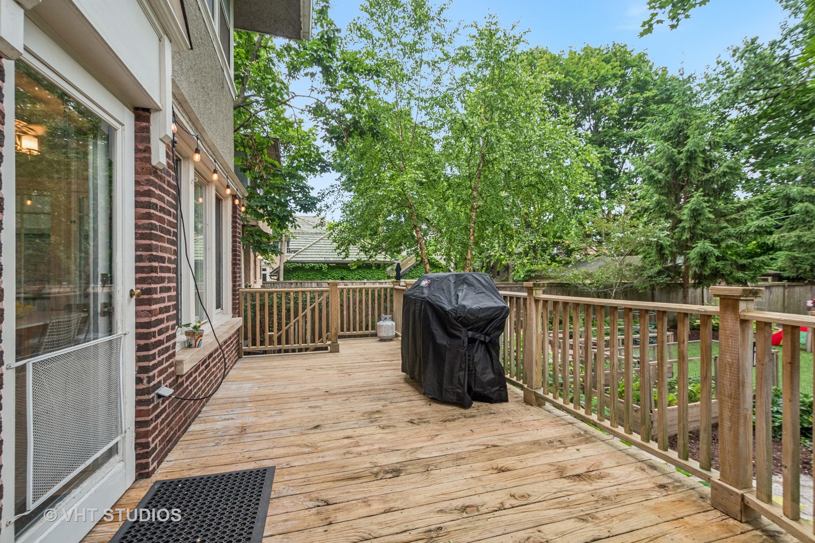 868 Sheridan Road Evanston, IL 60202 - Photo 31 of 39 a terrace view with two chairs and wooden fence