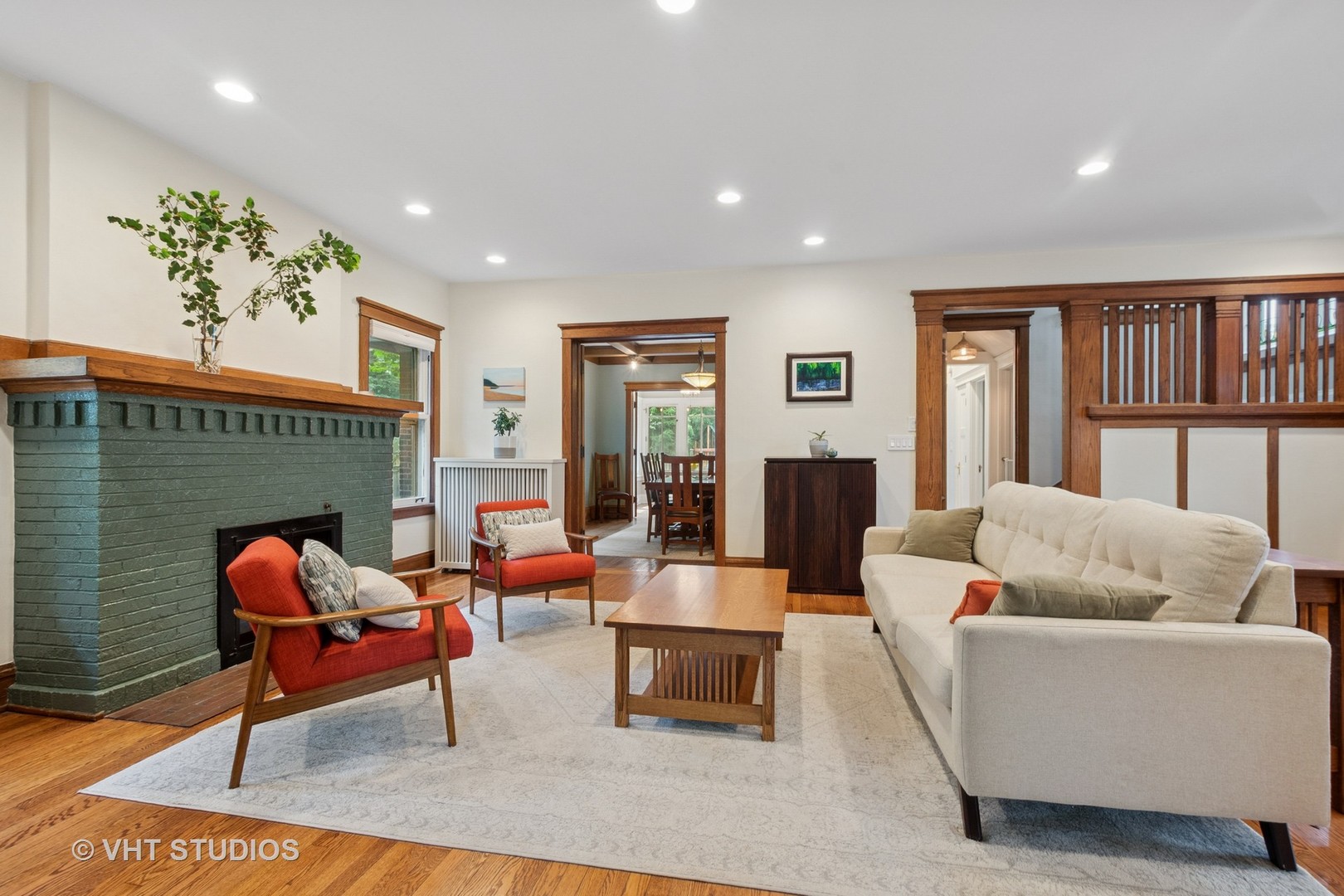 868 Sheridan Road Evanston, IL 60202 - Photo 4 of 39 a living room with furniture and a wooden floor