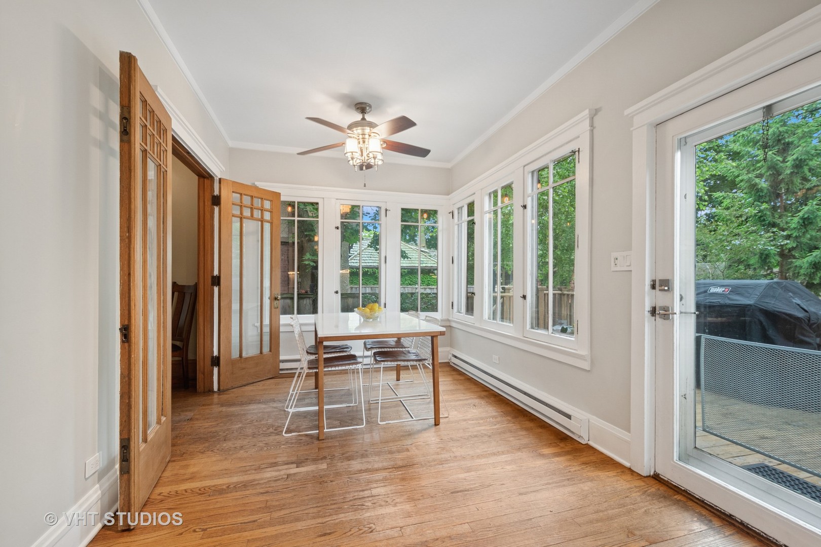 868 Sheridan Road Evanston, IL 60202 - Photo 9 of 39 a living room with furniture and a large window