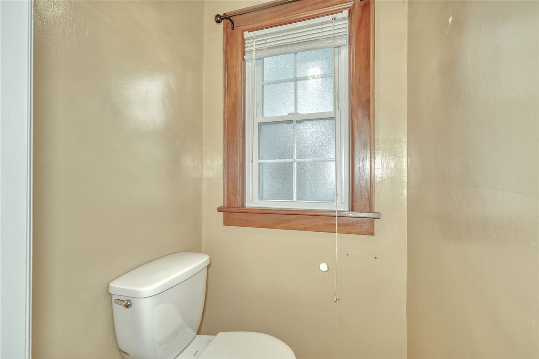 362 Embury Road Penfield, NY 14625 - Photo 14 of 44 1ST FLOOR HALF BATH
