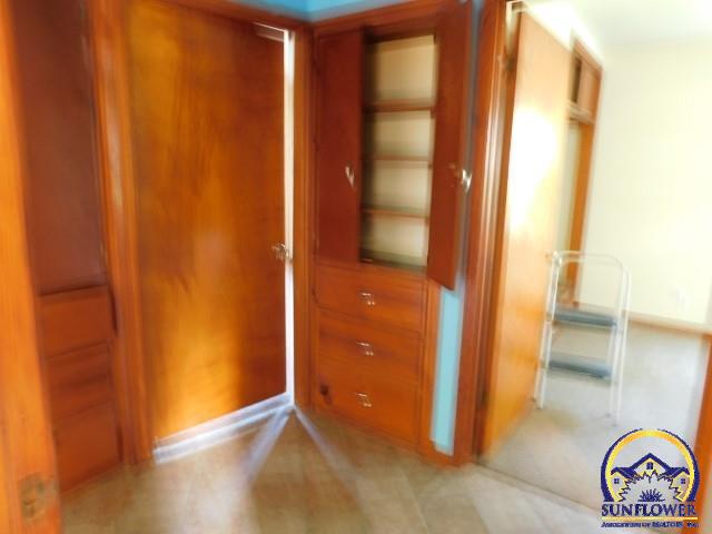504 2nd Street Whiting, KS 66552 - Photo 7 of 11