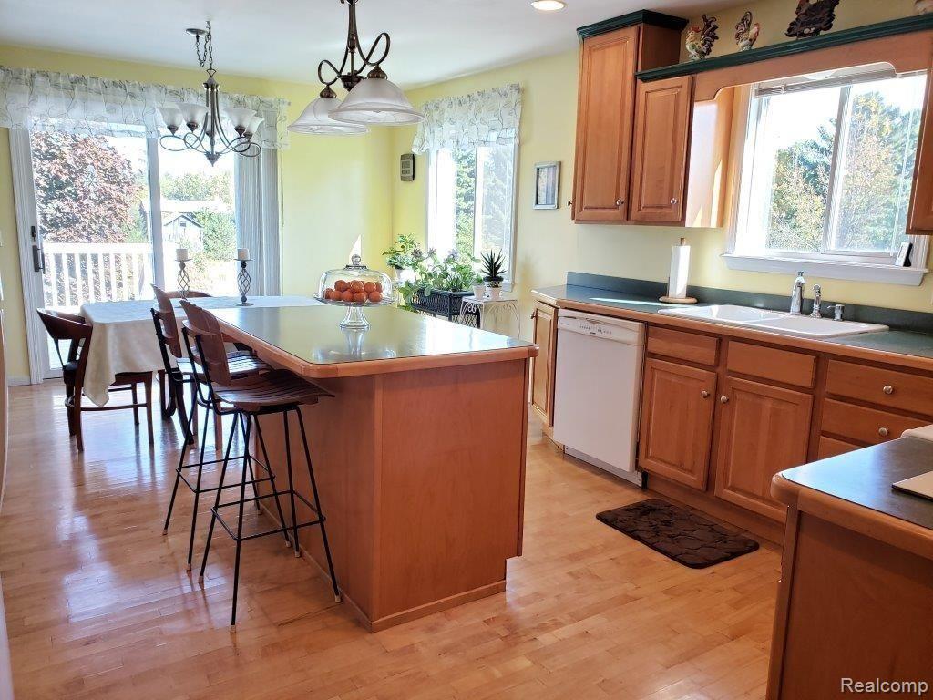 5294 West Oregon Road Lapeer, MI 48446 - Photo 32 of 78 Kitchen.jpg