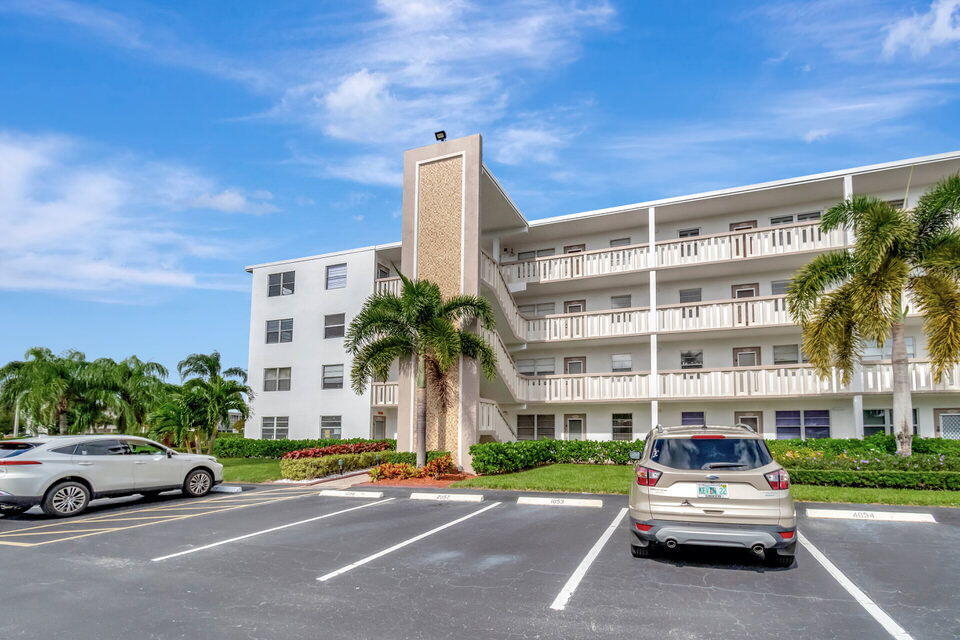 3054 Rexford Drive Boca Raton, FL 33434 - Photo 21 of 47 2-web-or-mls-DSC_5615