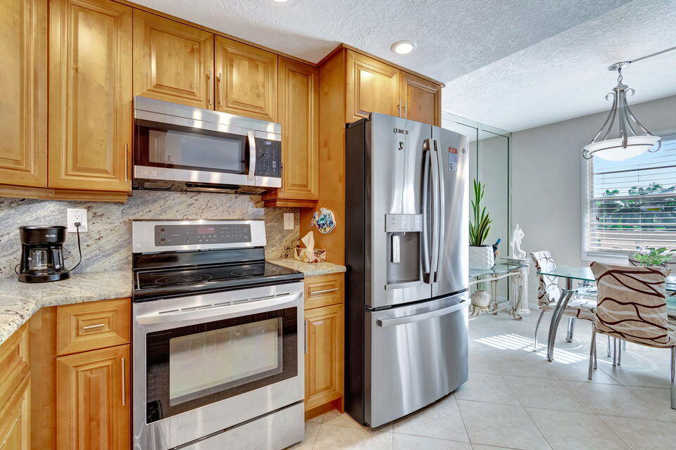 3054 Rexford Drive Boca Raton, FL 33434 - Photo 6 of 47 37-web-or-mls-DSC_5920