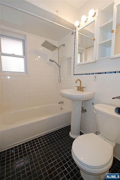 8 Leary Lane, Unit 4 Edgewater, NJ 07020 - Photo 17 of 25