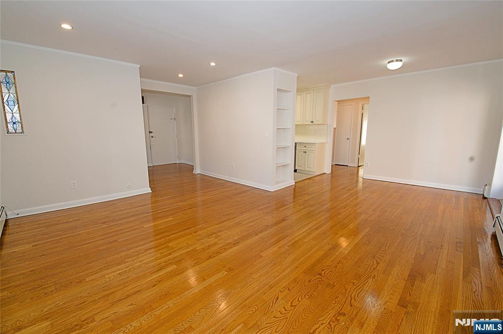 8 Leary Lane, Unit 4 Edgewater, NJ 07020 - Photo 6 of 25