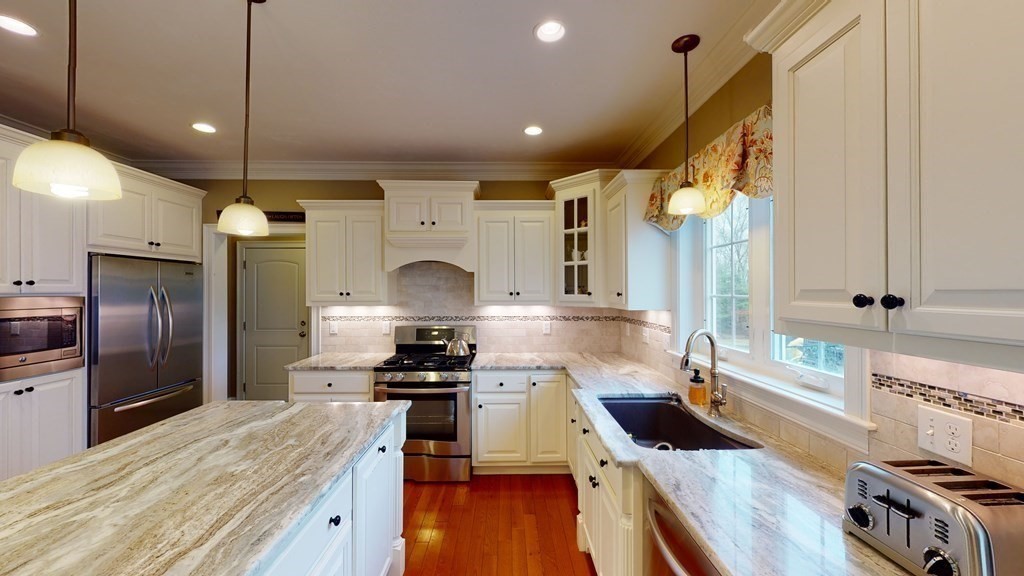 40 Townline Road Franklin, MA 02038 - Photo 5 of 42 Gallery Image 5