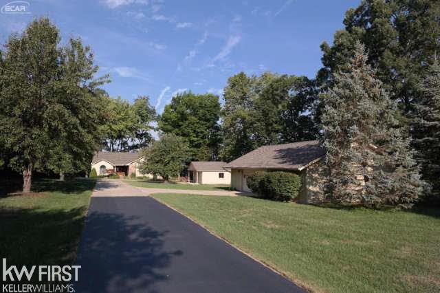 10169 Carmer Road Fenton, MI 48430 - Photo 48 of 49 21202203-47.JPG
