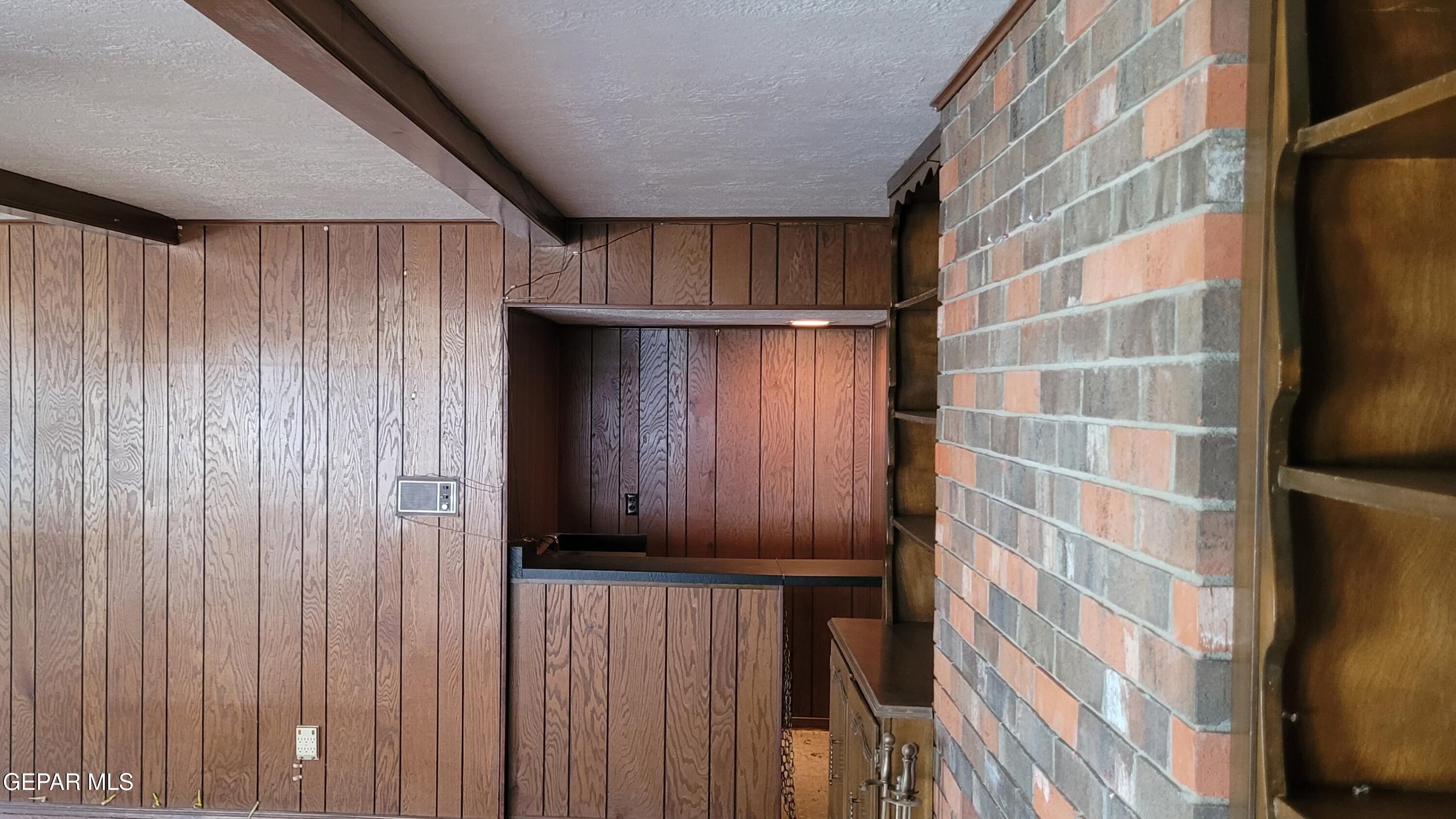 3125 Stone Edge Road El Paso, TX 79904 - Photo 11 of 18 a view of wooden door