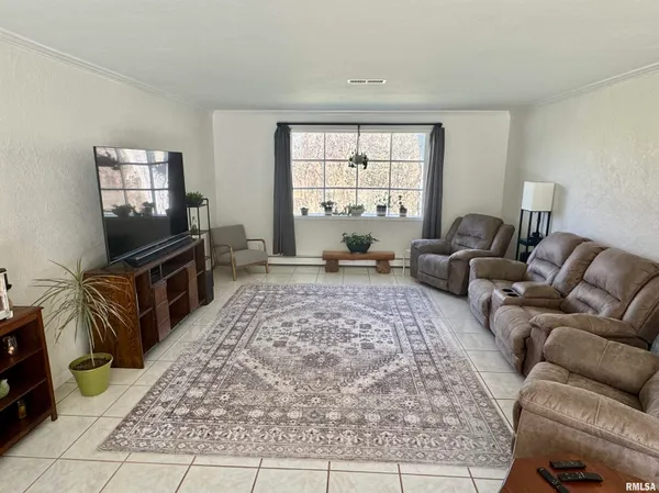 $275,000 | 4606 South Hanna City Glasford Road, Hanna City, IL 61536