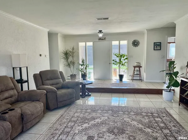 $275,000 | 4606 South Hanna City Glasford Road, Hanna City, IL 61536