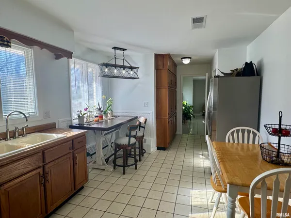 $275,000 | 4606 South Hanna City Glasford Road, Hanna City, IL 61536