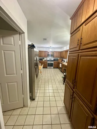 $275,000 | 4606 South Hanna City Glasford Road, Hanna City, IL 61536