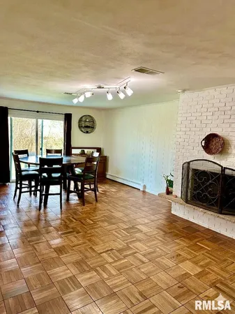 $275,000 | 4606 South Hanna City Glasford Road, Hanna City, IL 61536